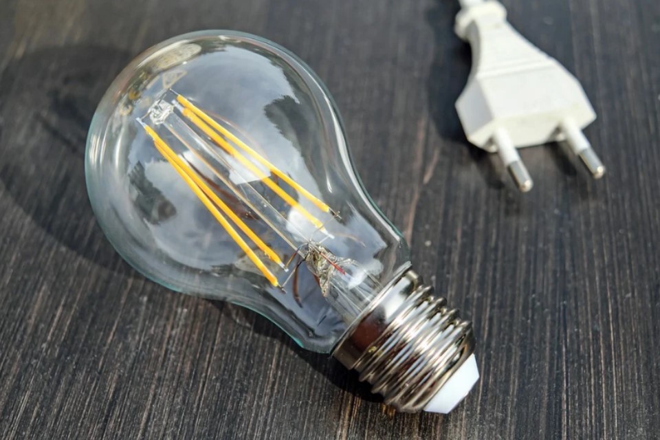 10 ways to lower your electricity bill in the summer